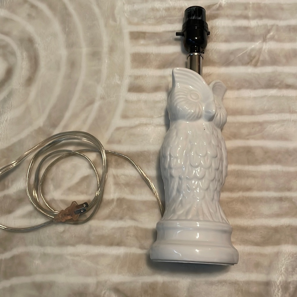 Sculpted owl lamp base